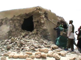 Islamic fundamentalists destroying a tomb in Timbuktu